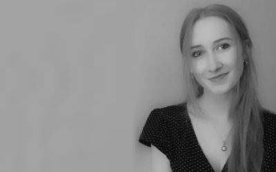 Memorial marketing award given to De Montfort University student